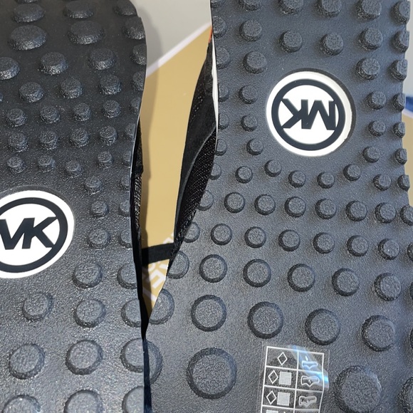 Micheal Kors Trainer shoes - Picture 6 of 8